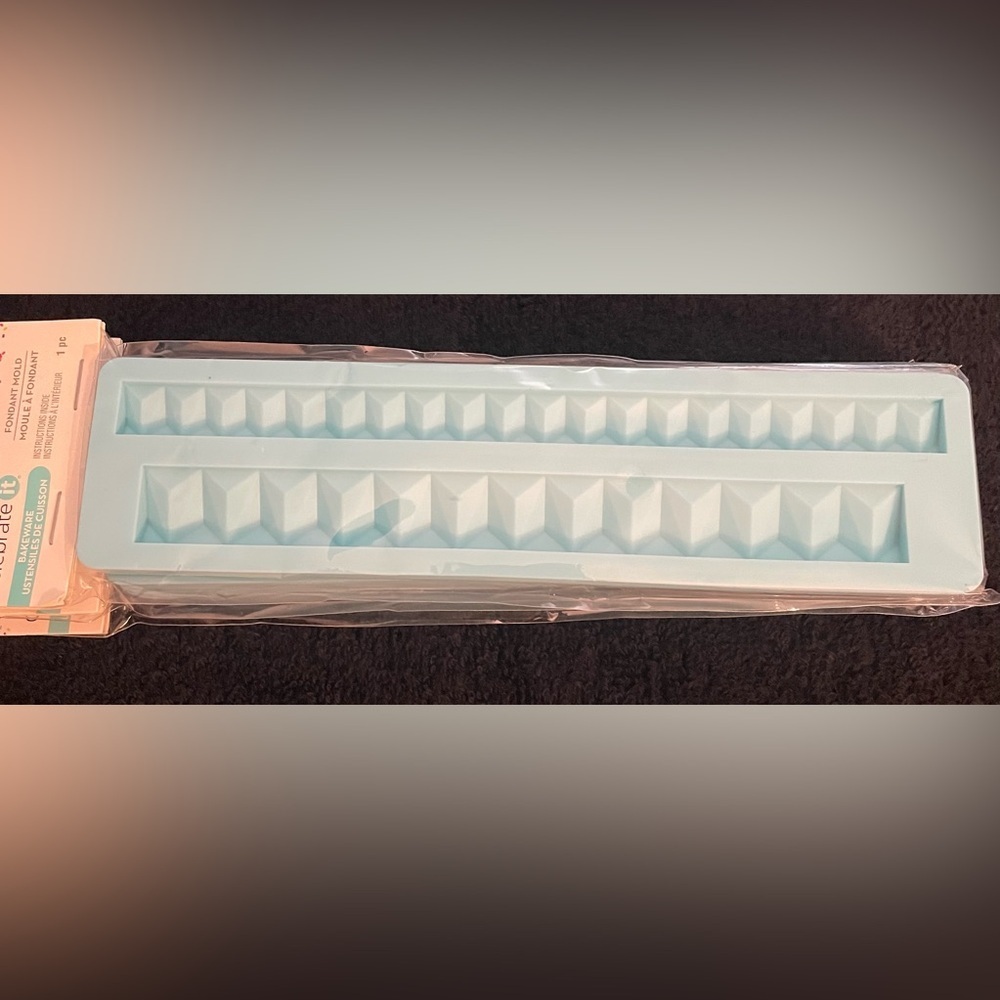 NIP Celebrate It Light Blue Silicone Border and Lace Fondant Molds - Set of 4 - Picture 6 of 6